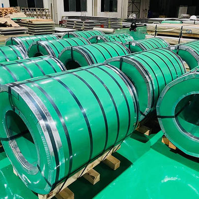 الصف PVDF الأحمر الأزرق الأبيض المطلي مسبقًا ملطخًا بالألوان صفيحة سقف الفولاذ المغلفة للمنازل الجاهزة Z180 Z220 Z275 ملفات PPGI